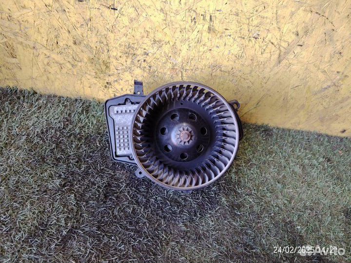 Мотор печки Mercedes-Benz C- Class W203 M111.955