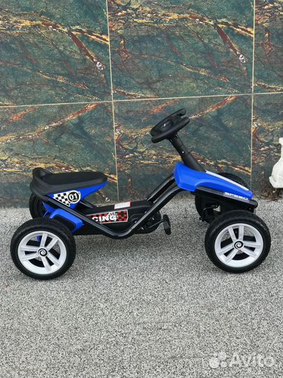 Веломобиль детский V02