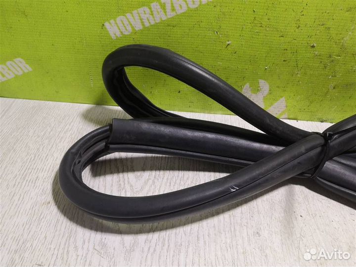 Уплотнитель двери Мазда 6