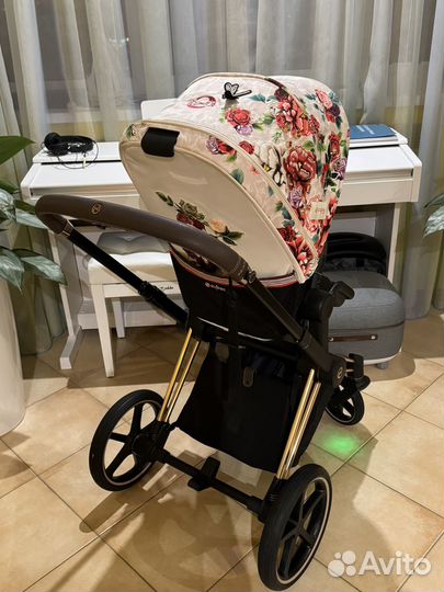 Прогулочная коляска cybex priam 4 Spring Blossom