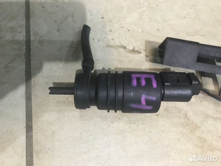 Мотор бочка омывателя BMW 318i touring