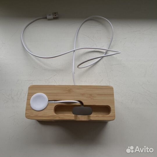 Подставка и зарядка для iPhone и Apple Watch