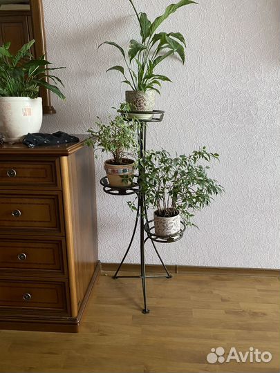 Подставка под цветы металлическая