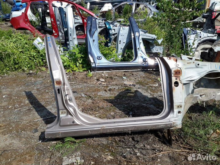 Кузовной элемент правый Nissan Almera N16