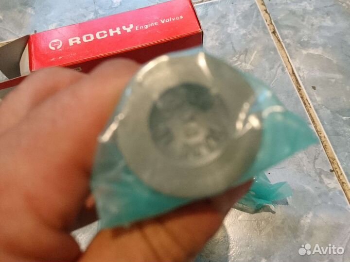 Клапан двигателя