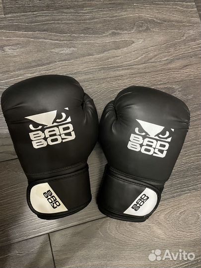 Боксерские перчатки bad boy 8 oz