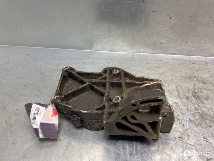 Кронштейн кондиционера Volkswagen Passat B5