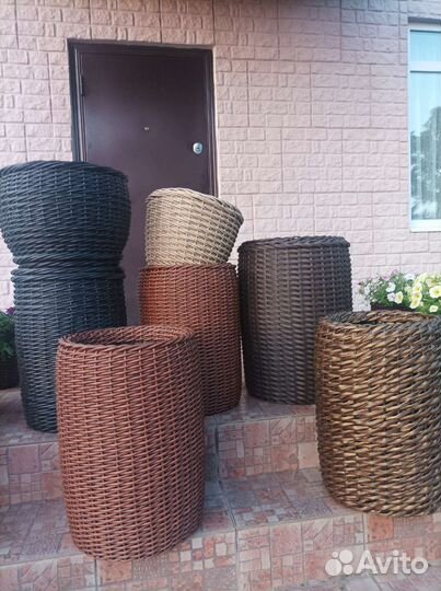 Кашпо из искусственного ротанга