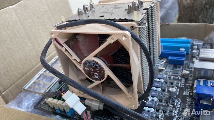 Материнская плата с процессором и памятью