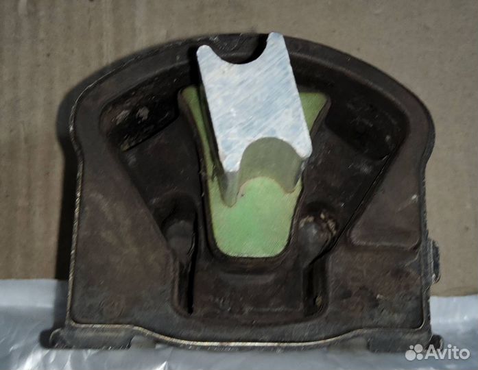 Подушка кпп Mercedes C-class