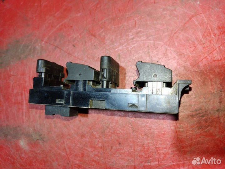 Блок управления стеклоподъемниками Volkswagen Golf