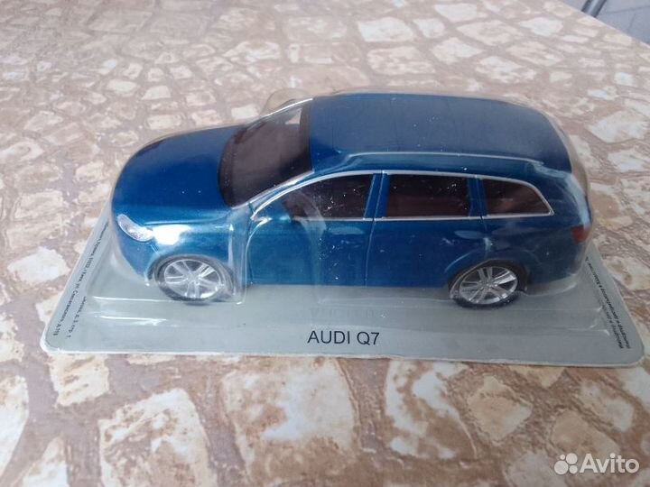 Модель автомобиля Ауди Q7, 1:43