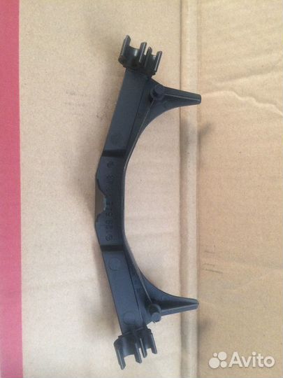 Кронштейн эл.проводки на mercedes-benz