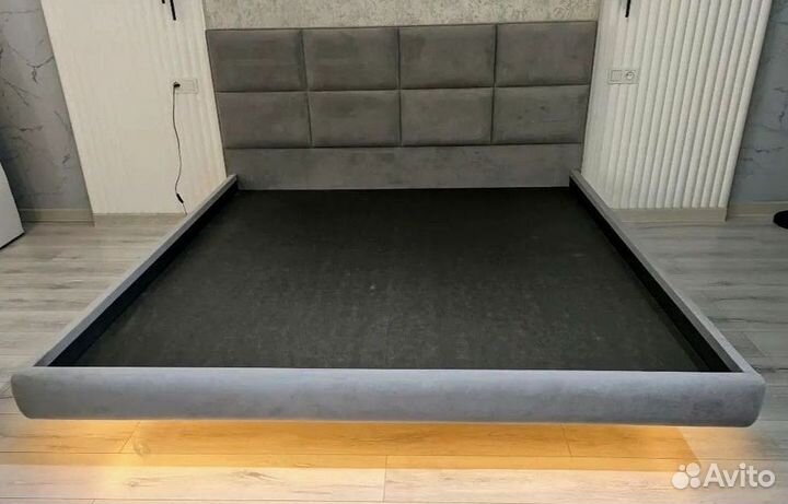 Кровать двуспальная парящая мягкая