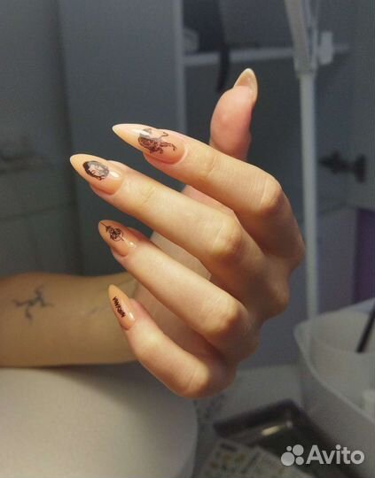 Маникюр с покрытием гель-лаком