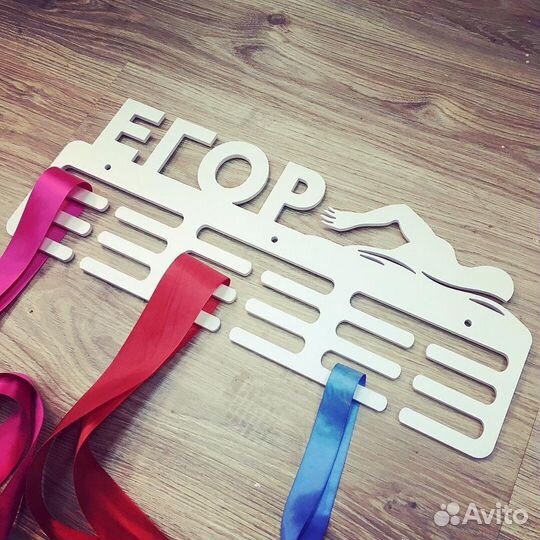 Медальница из дерева