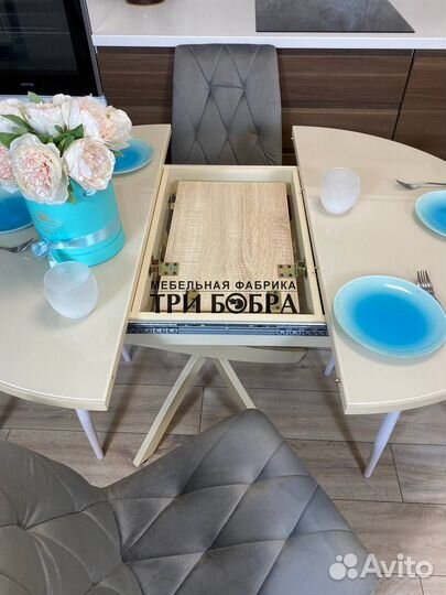 Кухонный стол и стулья. Доставка бесплатно