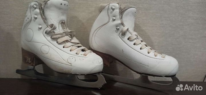 Фигурные коньки Risport Royal Pro 225