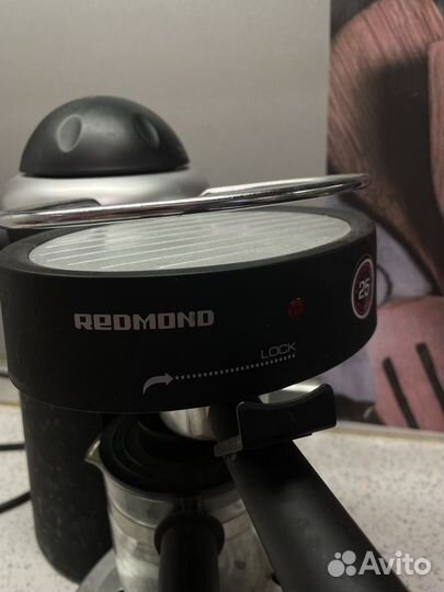 Кофеварка Redmond RCM - 1502 (на запчасти)