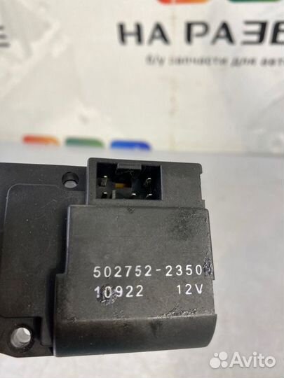 Сервопривод заслонки отопителя правый Mitsubishi