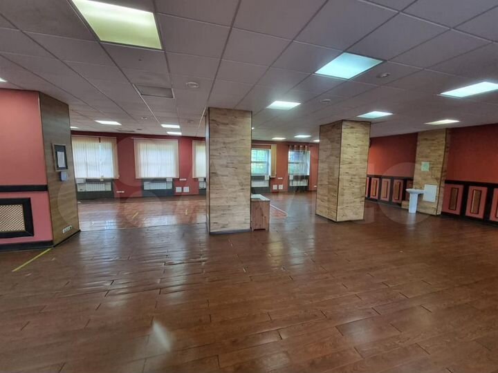 Сдам торговое помещение, 217.7 м²