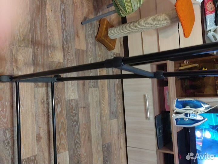 Вешалка для одежды напольная