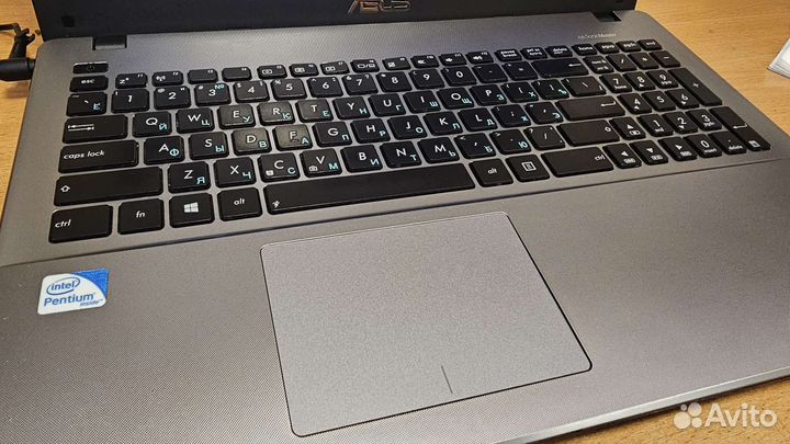 Ноутбук Asus X550C