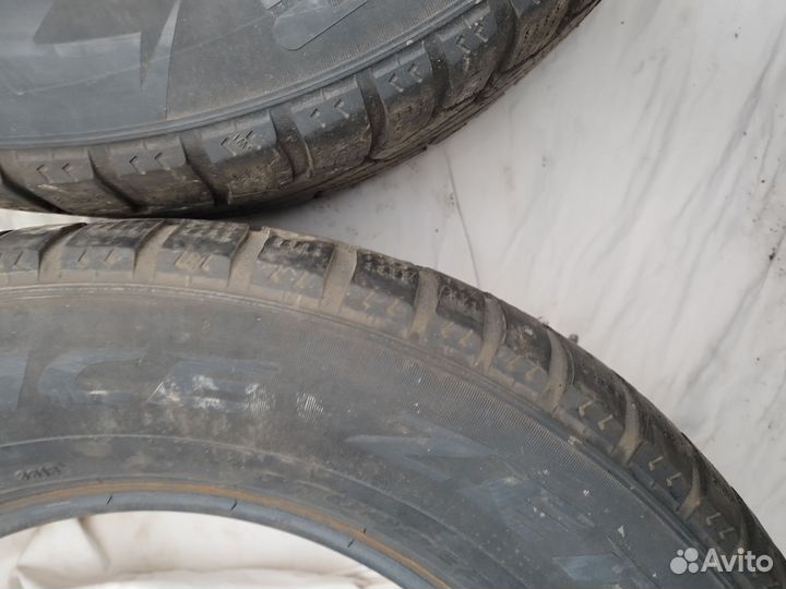 Pirelli Ice Zero 215/65 R16