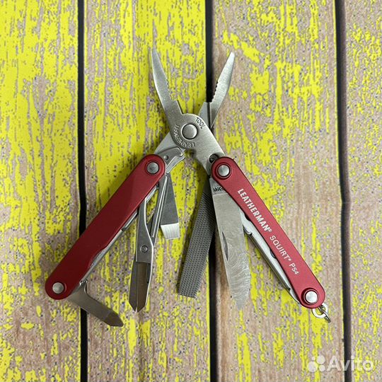 Мультитул Leatherman Squirt PS4 Red 831189