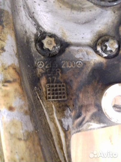 Кулак передний правый Mercedes С 205 W205 оригинал