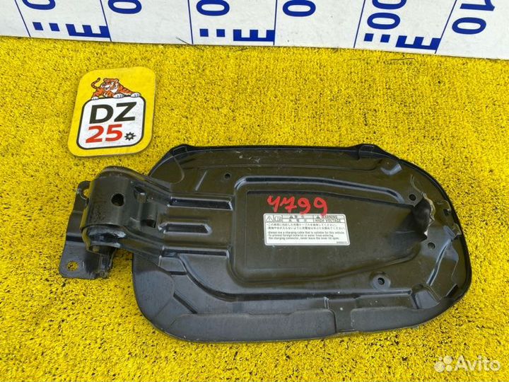 Лючок бензобака задний Mitsubishi Outlander