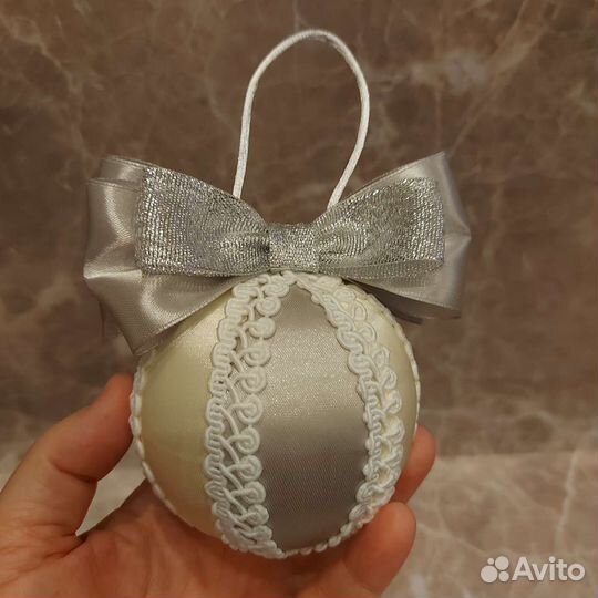 Новогодние шары на елку