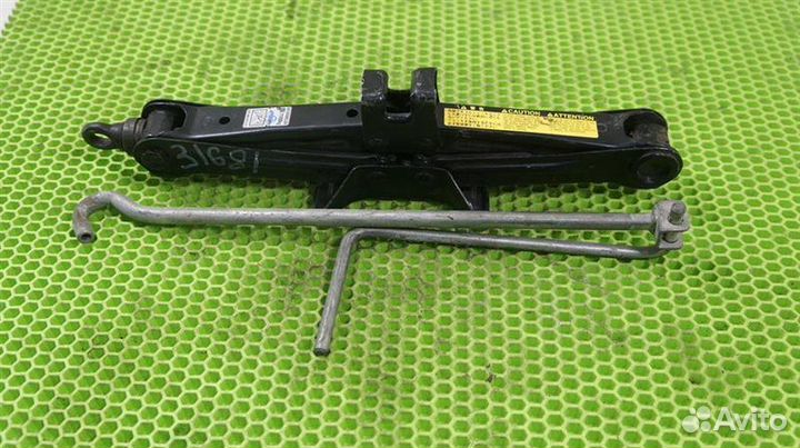 Домкрат Toyota Wish ZNE10