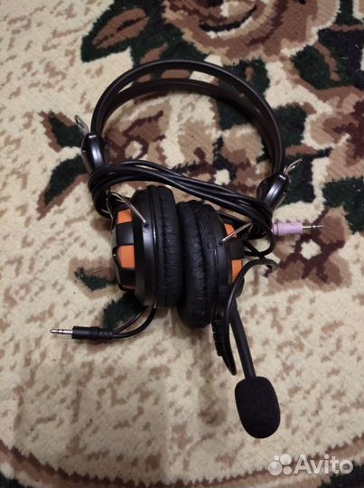 Наушники с микрофоном