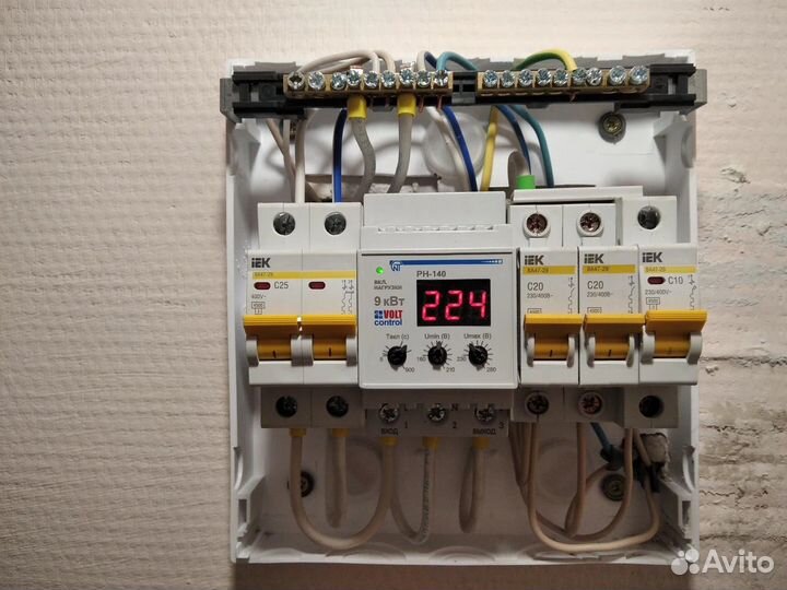 Услуги электрика, Электромонтажник