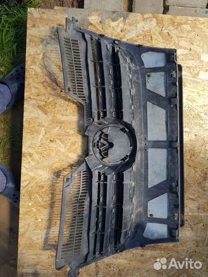 Решетка радиатора Volkswagen Jetta 5