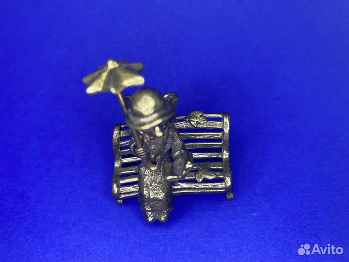 Читающий ангел из бронзы