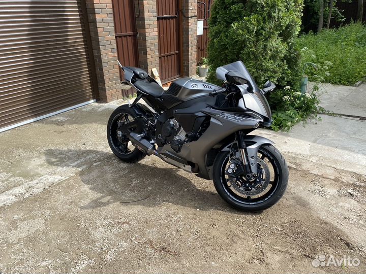Yamaha r1