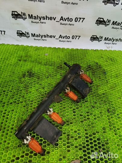 Топливная рампа всборе с форсунками Peugeot 307