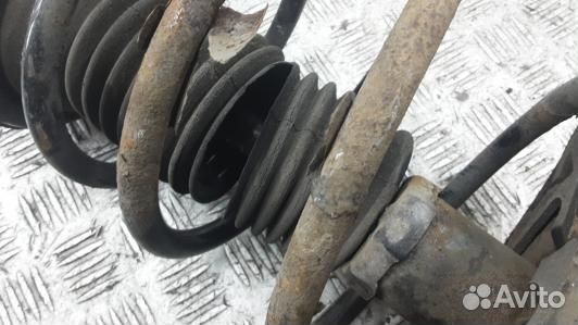 Стойка передняя правая toyota avensis T27 (KNI11N5