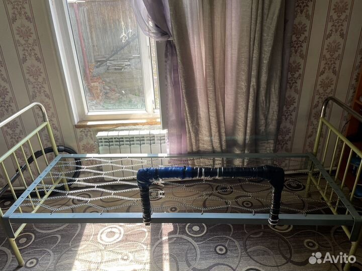 Кровать
