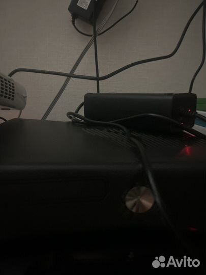 Xbox 360 slim freeboot с 500 гб плюс 64 гб