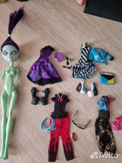 Одежда, аксессуары и запчасти от монстер хай