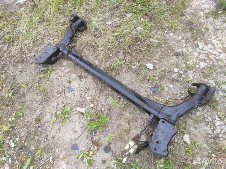 Балка подвески задняя Volkswagen Passat B4