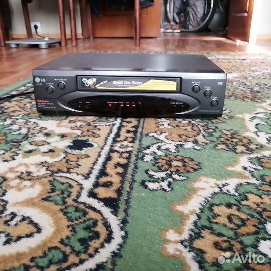 Видеомагнитофон LG AL170W