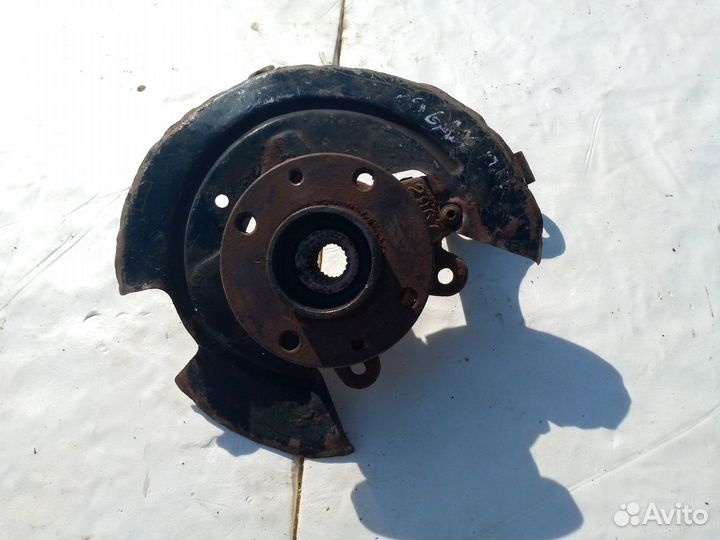 Кулак поворотный передний правый Renault Logan 1