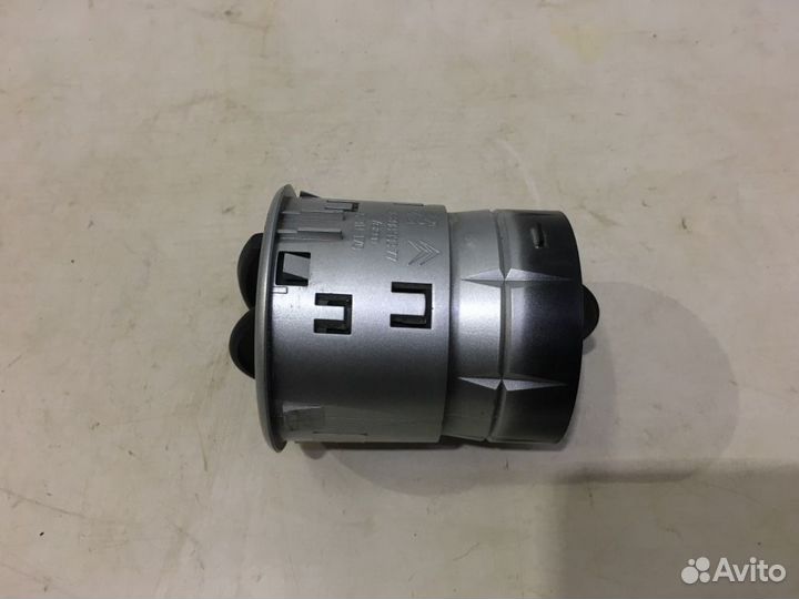 Дефлектор воздушный передний Peugeot Partner 2