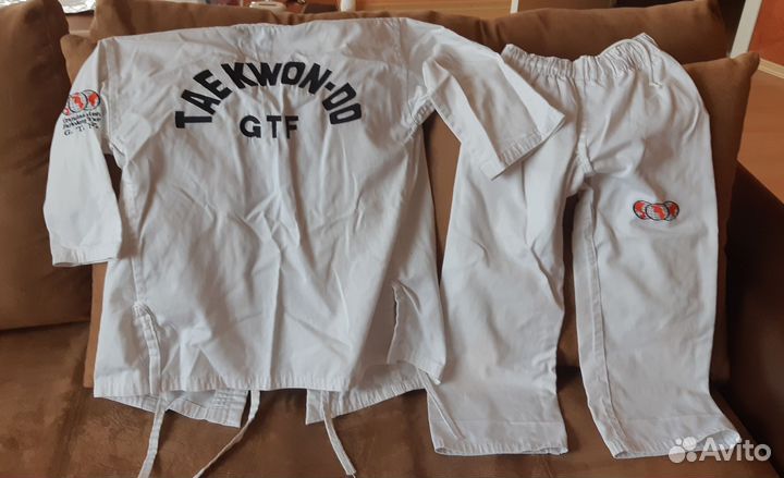 Добок для тхэквондо, перчатки, шлем, футы