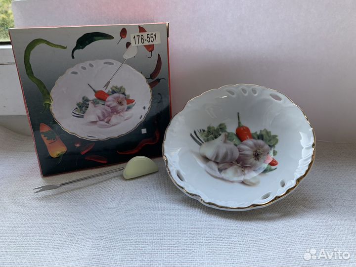 Блюдо фарфоровое