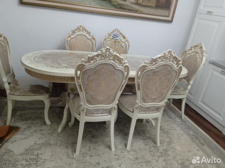 Стол и стулья